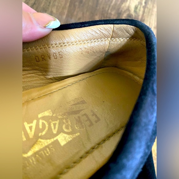 Salvatore ferragamo loafer .Black with gold hardwarre - Picture 2 of 13